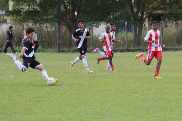 Andrey marcou um dos gols da goleada vascana