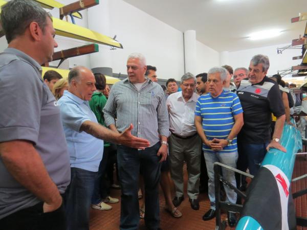 Paulo Mahomed, vice-presidente de Remo, apresenta barco em homenagem ao presidente Roberto Dinamite