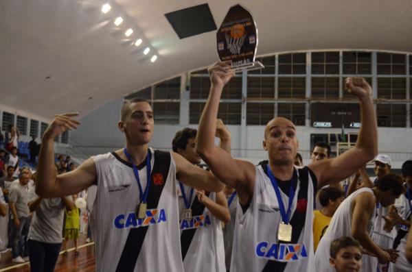 Ricardinho levantou mais uma taa com a camisa do Vasco