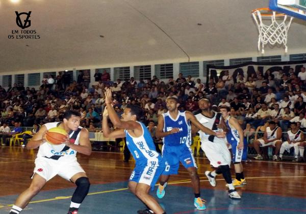 Ao contrrio do primeiro jogo, Vasco fez uma partida tranquila e conseguiu uma boa vitria. Em destaque na foto, Pietro, o camisa 10.