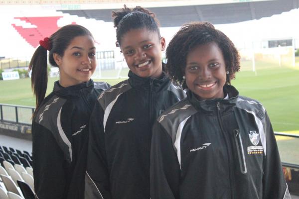 Las, Vitria Caroline e Larissa