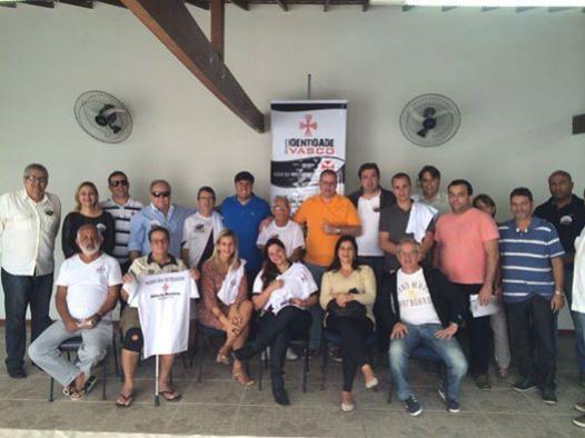 Roberto Monteiro com scios da cidade de Maric