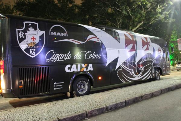 nibus da equipe profissional est de cara nova