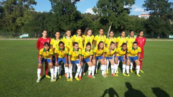 Jully com a camisa 1 da Seleo Brasileira sub-15