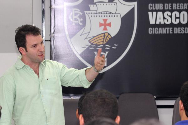 Roberto Cascon passou sua experincia para os profissionais vascanos