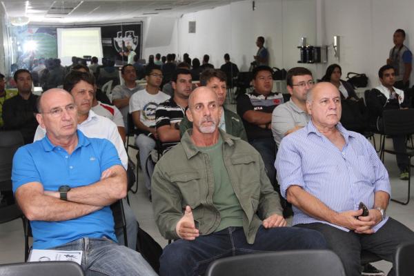 Adlson Batista e outros profissionais acompanharam a palestra