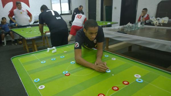 Felipinho esbanjou a categoria j consagrada no 12 toques.