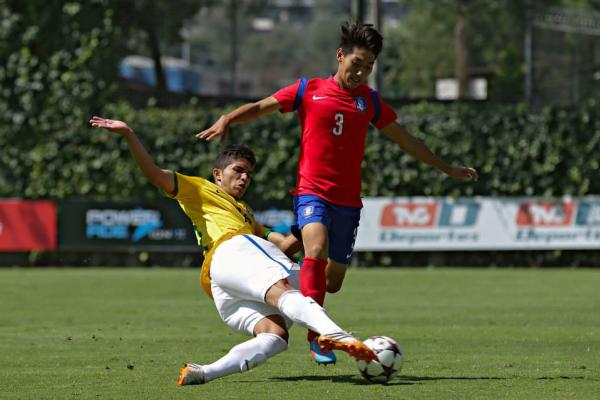 Andrey em ao com a camisa da Seleo no jogo de estreia
