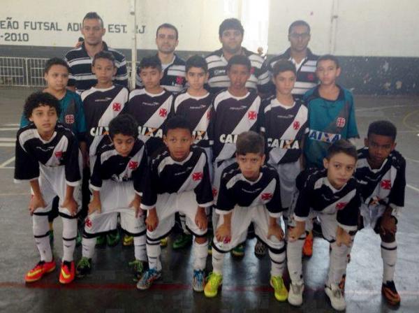 Equipe sub-10 venceu o Mar por 3 a 1 na estreia na Rio Futsal