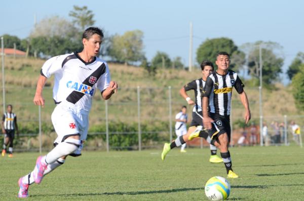 Matheus Pet se destacou contra o alvinegro