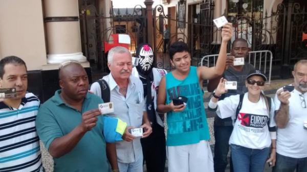 Elei��o no Vasco foi adiada, mas os s�cios do clube foram at� S�o Janu�rio para votarem