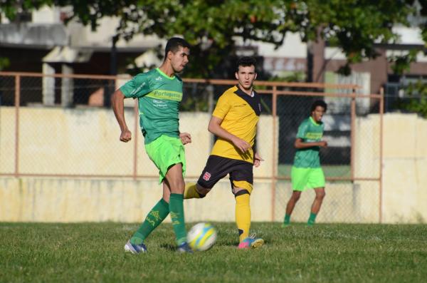Sorato conversa com jogadores vascanos