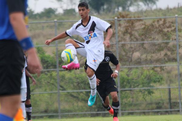 Linnick liderou o meio-campo vascano diante do alvinegro