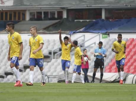 Evander (19) festeja gol marcado contra os Estados Unidos