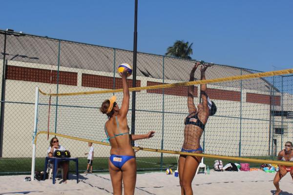 Jogadoras durante treinamento no Calabouo