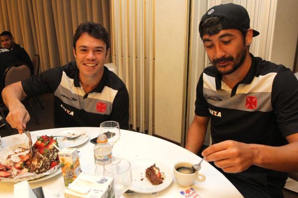 Klber, o aniversariante do dia, e o meia Douglas