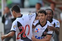 Jogadores comemoram gol de Kleber