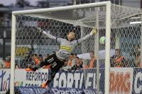 Momento do gol de Douglas