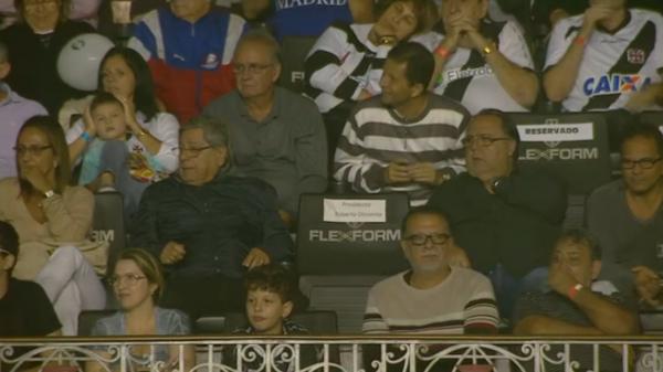 Assento de Dinamite vazio na tribuna