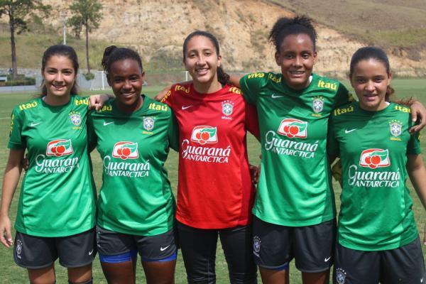 Angelina, Juliana, Jully, Thayane e Estefani