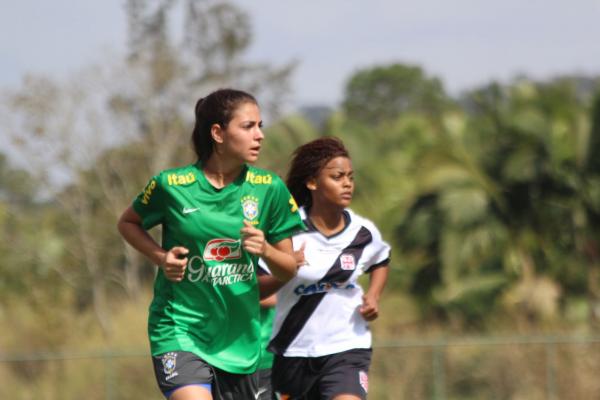 Volante Angelina foi titular nos dois amistosos