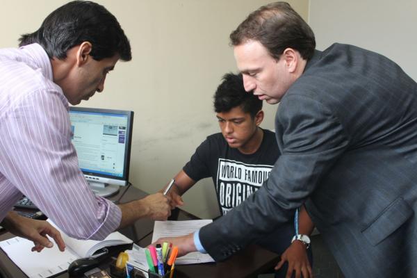 Meia Evander assintou contrato at 2017