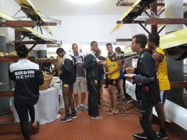 Remadores festejaram aniversrio do Vasco na Sede da Lagoa