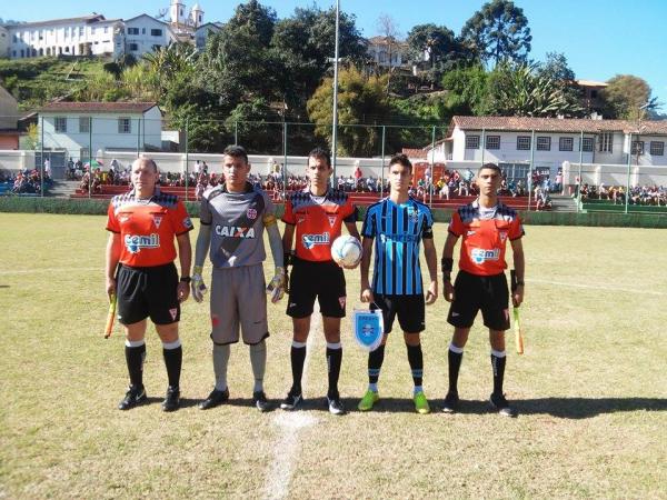 Capito Gabriel Flix posa para foto antes do jogo