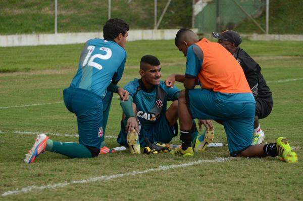 Yuri (centro) brilhou na deciso de pnaltis