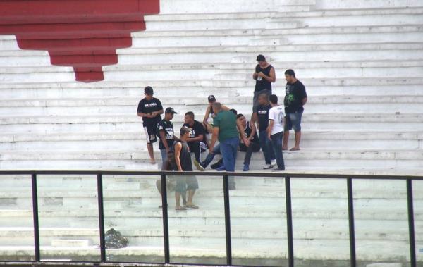 Torcedores ficaram na arquibancada acompanhando ao treino