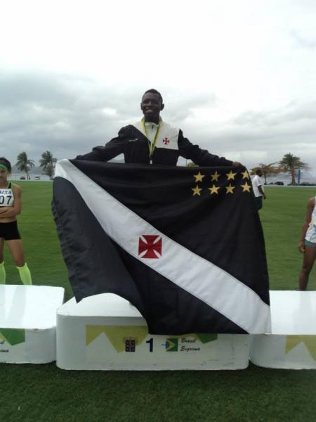 Robert Santos garantiu primeiro lugar no Salto com Vara