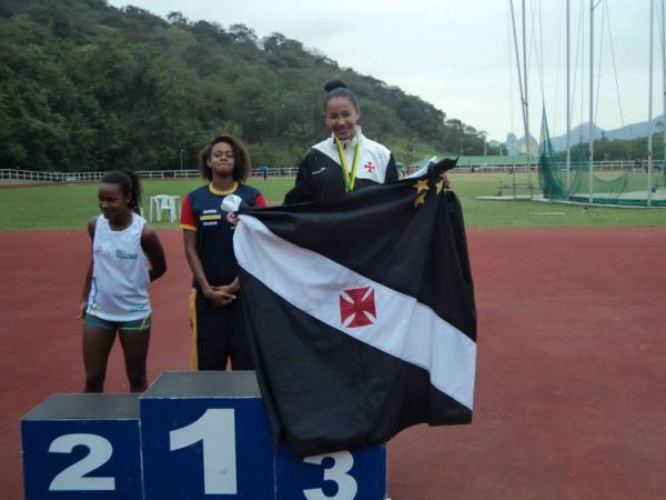 Sthella Rodrigues foi terceira nos 400 metros rasos