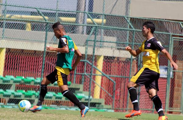 Jogadores que no foram titulares contra o Amrica-MG fizeram um coletivo em campo reduzido