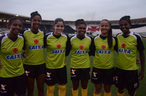 Thaynara, Thuany, Patrcia, Raquel, Jlia e Bruna