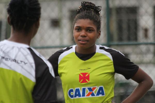 Lateral-esquerda Raquel