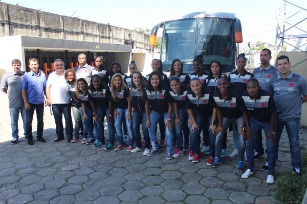 Delegao do Vasco antes do embarque para o Paran