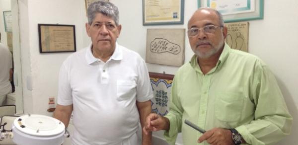 Z do P e Maradona da Tesoura: podlogo e cabeleireiro de Joel Santana h 30 anos