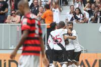 Jogadores comemoram gol de Edmilson