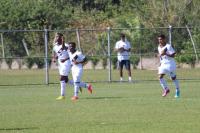 Robinho comemora o primeiro gol da partida