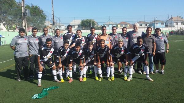 Equipe sub-15 de Futebol 7 posou para foto antes da estreia