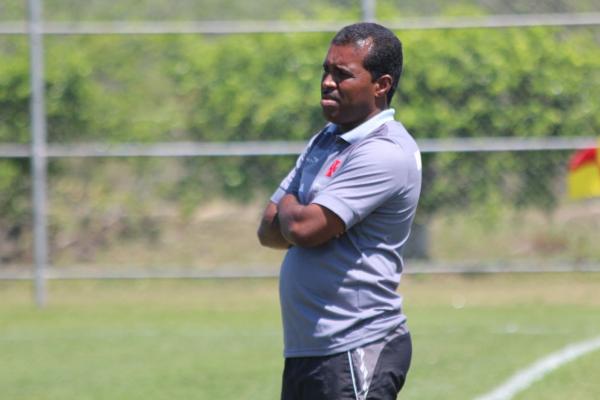 Cssio Barros, treinador da equipe sub-17