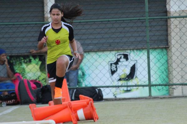 Atacante Ana Carolina em ao