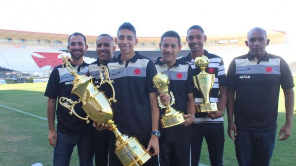 Integrantes da equipe vascana comemoraram o ttulo em So Janurio