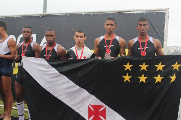 Equipe de 4 Com Aspirante do Vasco