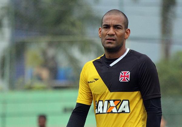 Rodrigo deve voltar ao time contra o Joinville