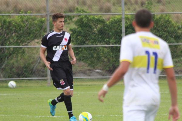 Zagueiro F�bio foi outra novidade na escala��o