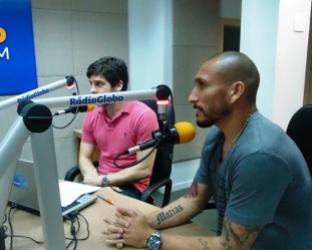 Guinazu e Juninho Pernambucano no estdio da Globo
