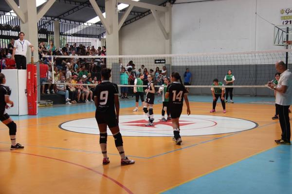 Meninas da Colina em ao no Ginsio Forninho