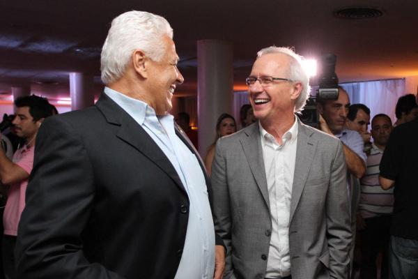 Presidente Roberto Dinamite ao lado de Vilson Hermes, presidente do Grupo Dass