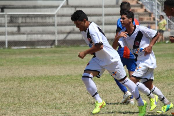 Pedro festeja primeiro gol marcado pelo Vasco